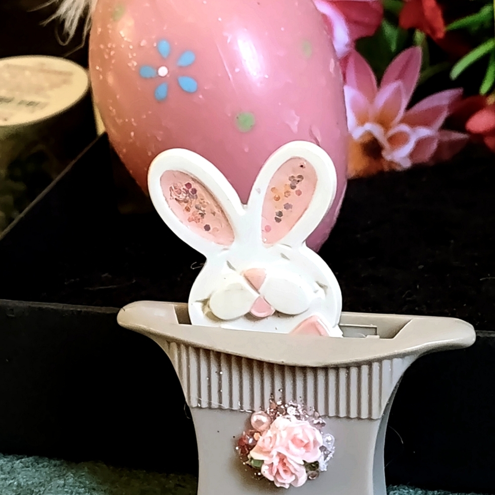 Vintage Avon Pop-up Rabbit In Hat Pin - Picture 3 of 17